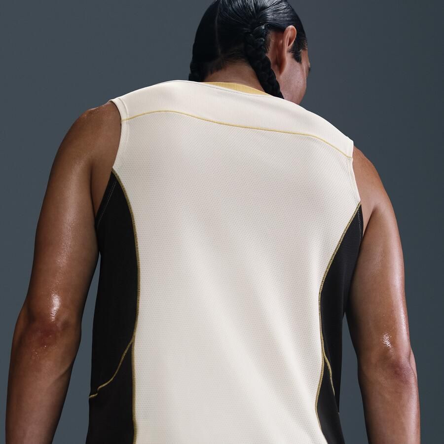 Nike Strike+ Dri-FIT voetbaltop zonder mouwen voor heren Bruin