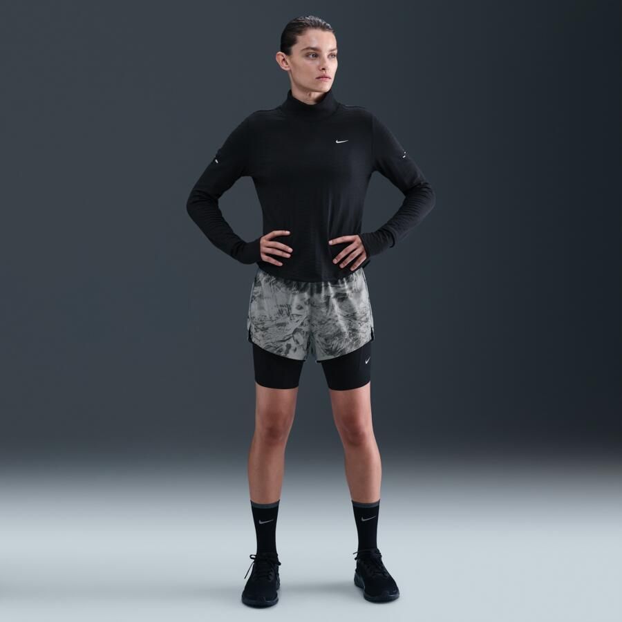 Nike Swift 2-in-1-hardloopshorts met halfhoge taille en reflecterend design voor dames Grijs - Foto 4