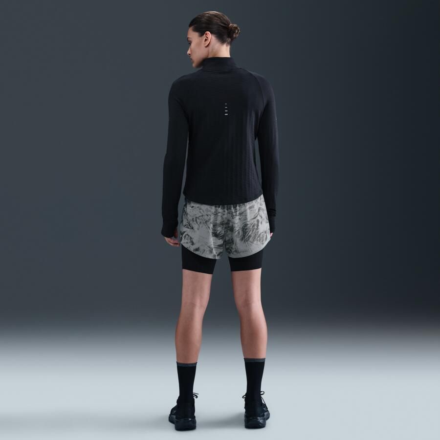 Nike Swift 2-in-1-hardloopshorts met halfhoge taille en reflecterend design voor dames Grijs - Foto 3