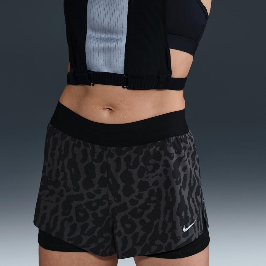 Nike Swift Dri-FIT 2-in-1 hardloopshorts met halfhoge taille en print voor dames Zwart