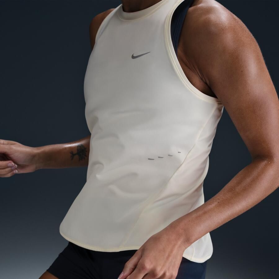 Nike Swift Dri-FIT hardlooptanktop voor dames Wit