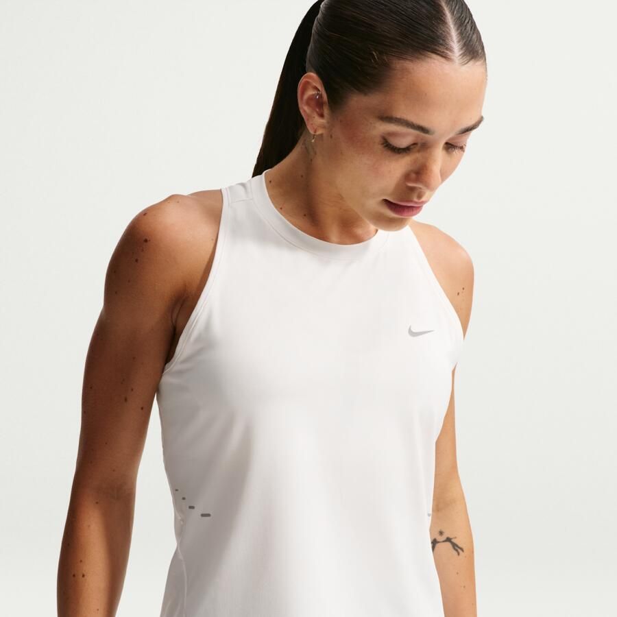 Nike Swift Dri-FIT hardlooptanktop voor dames Wit