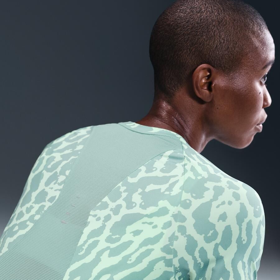 Nike Swift Dri-FIT hardlooptop met korte mouwen voor dames Groen