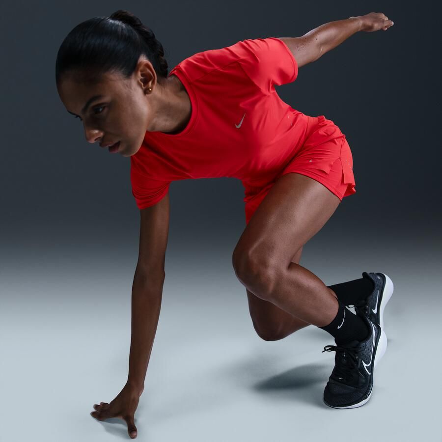Nike Swift Dri-FIT hardlooptop met korte mouwen voor dames Rood
