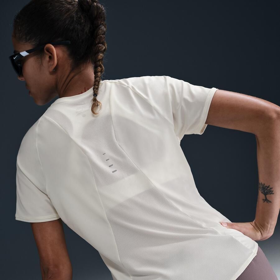 Nike Swift Dri-FIT hardlooptop met korte mouwen voor dames Wit - Foto 4