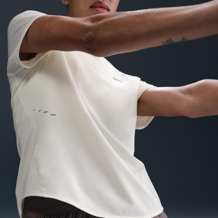 Nike Swift Dri-FIT hardlooptop met korte mouwen voor dames Wit