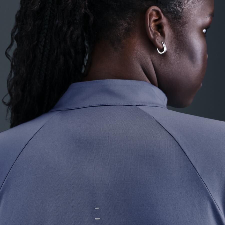 Nike Swift Dri-FIT hardlooptop met korte rits en uv-bescherming voor dames (Plus Size) Blauw