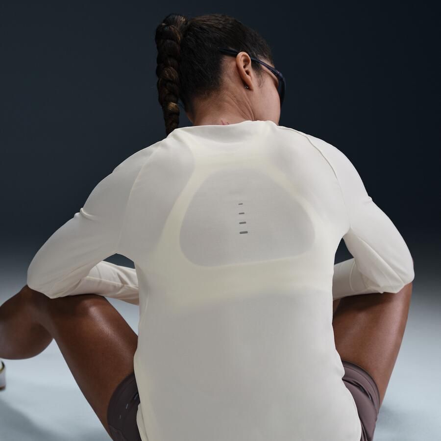 Nike Swift Dri-FIT hardlooptop met ronde hals lange mouwen en uv-bescherming voor dames Wit - Foto 4