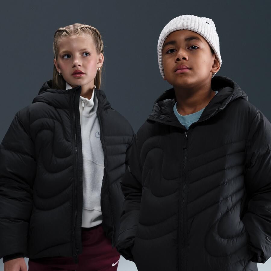 Nike Swoosh Therma-FIT ruimvallend pufferjack voor kids Zwart - Foto 4
