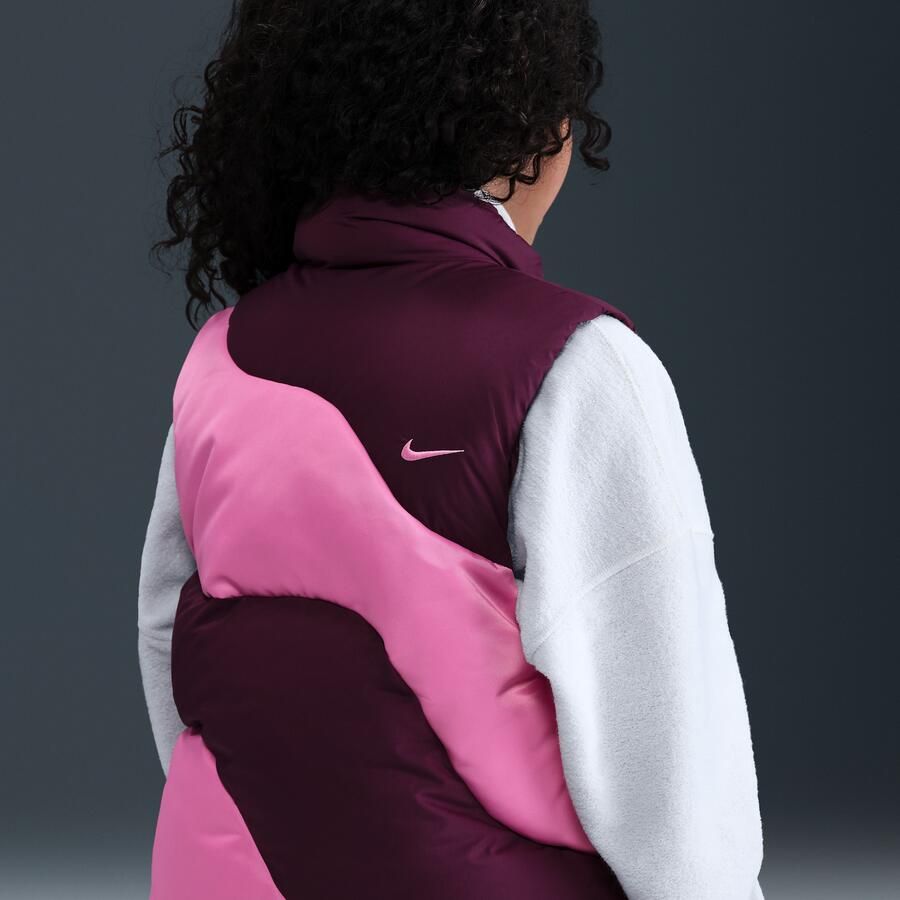 Nike Swoosh Therma-FIT ruimvallende bodywarmer voor meisjes Rood