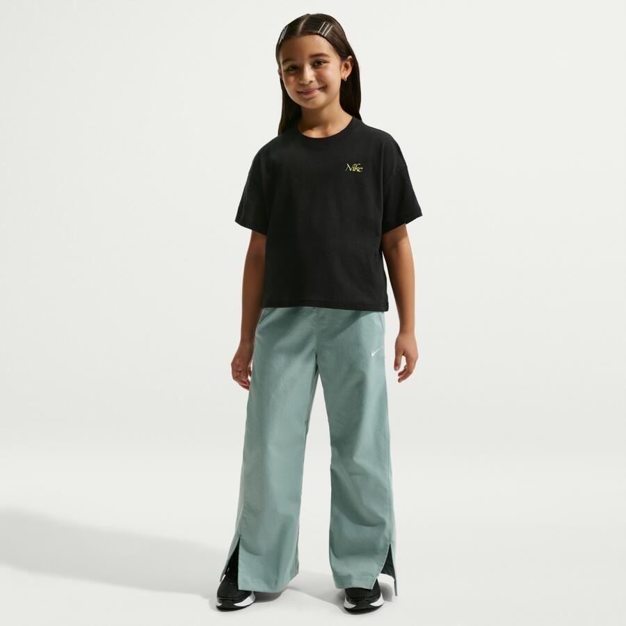 Nike T-shirt met recht design voor meisjes Zwart