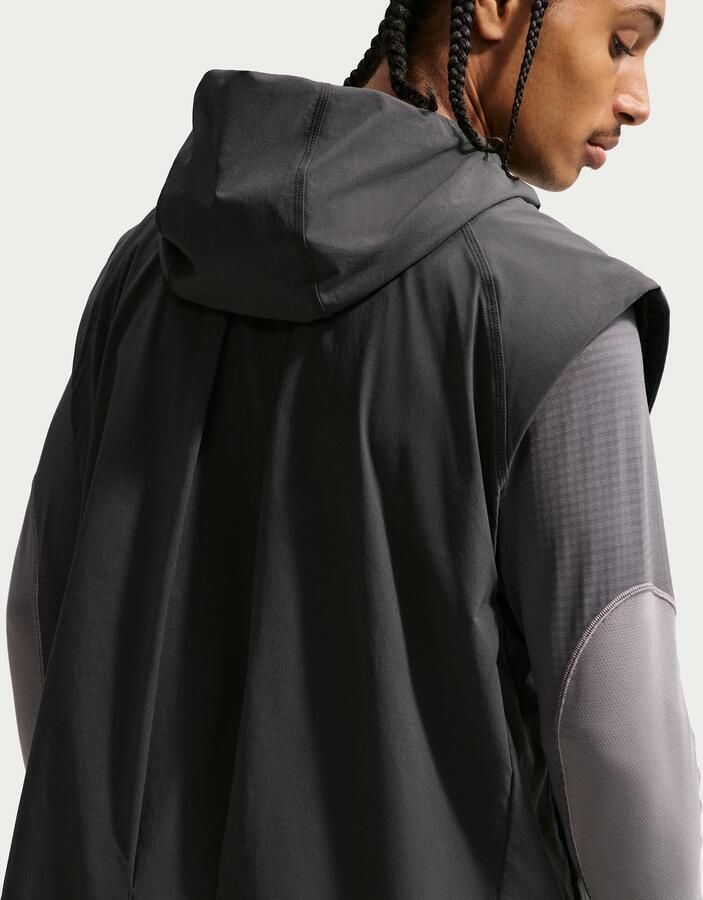 Nike Tech Dri-FIT geweven Windrunner bodywarmer voor heren Grijs - Foto 3