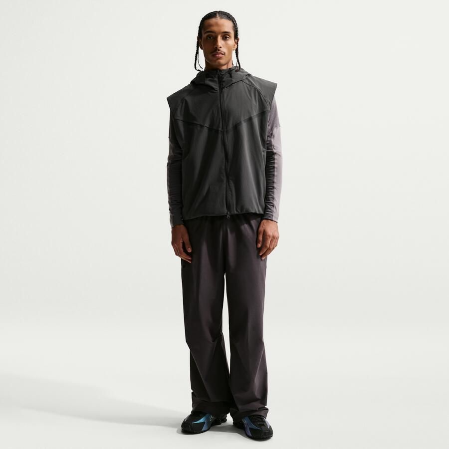 Nike Tech Dri-FIT geweven Windrunner bodywarmer voor heren Grijs