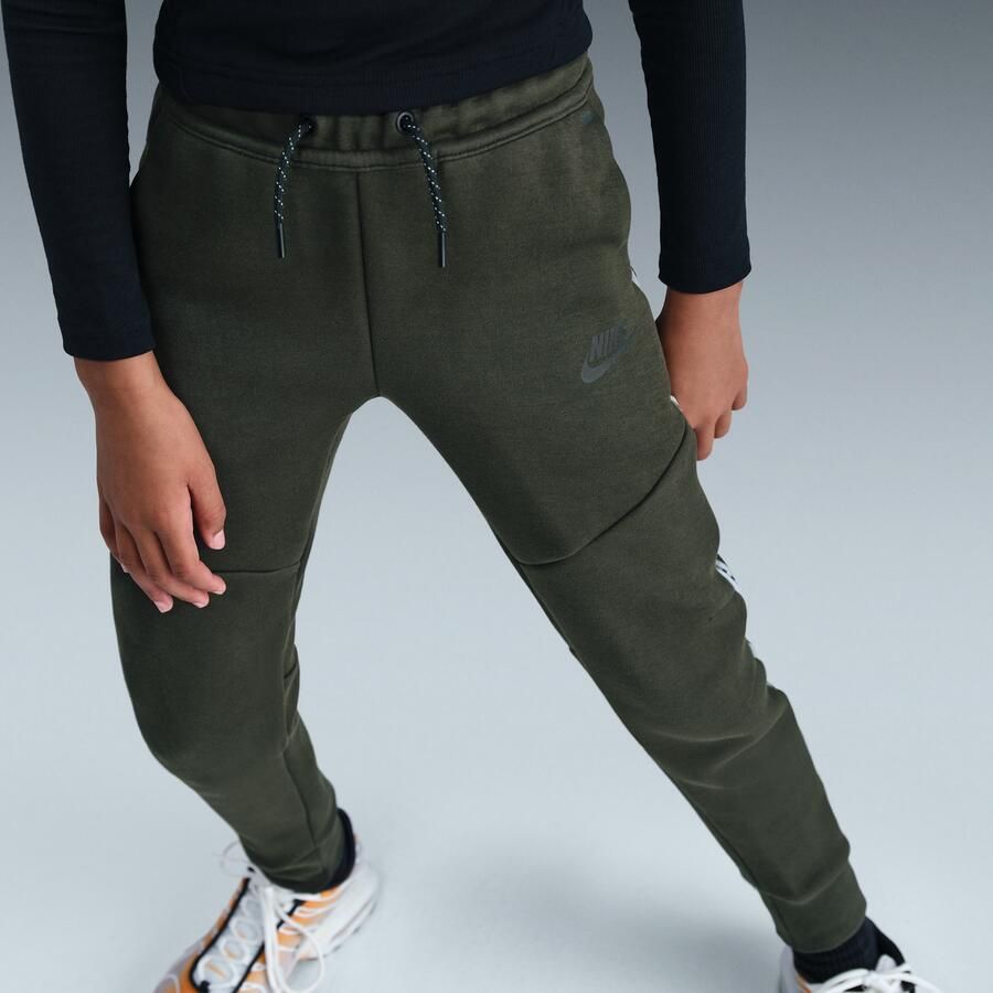 Nike Tech Fleece joggingbroek met accenten met reflecterend design voor kids Groen - Foto 2