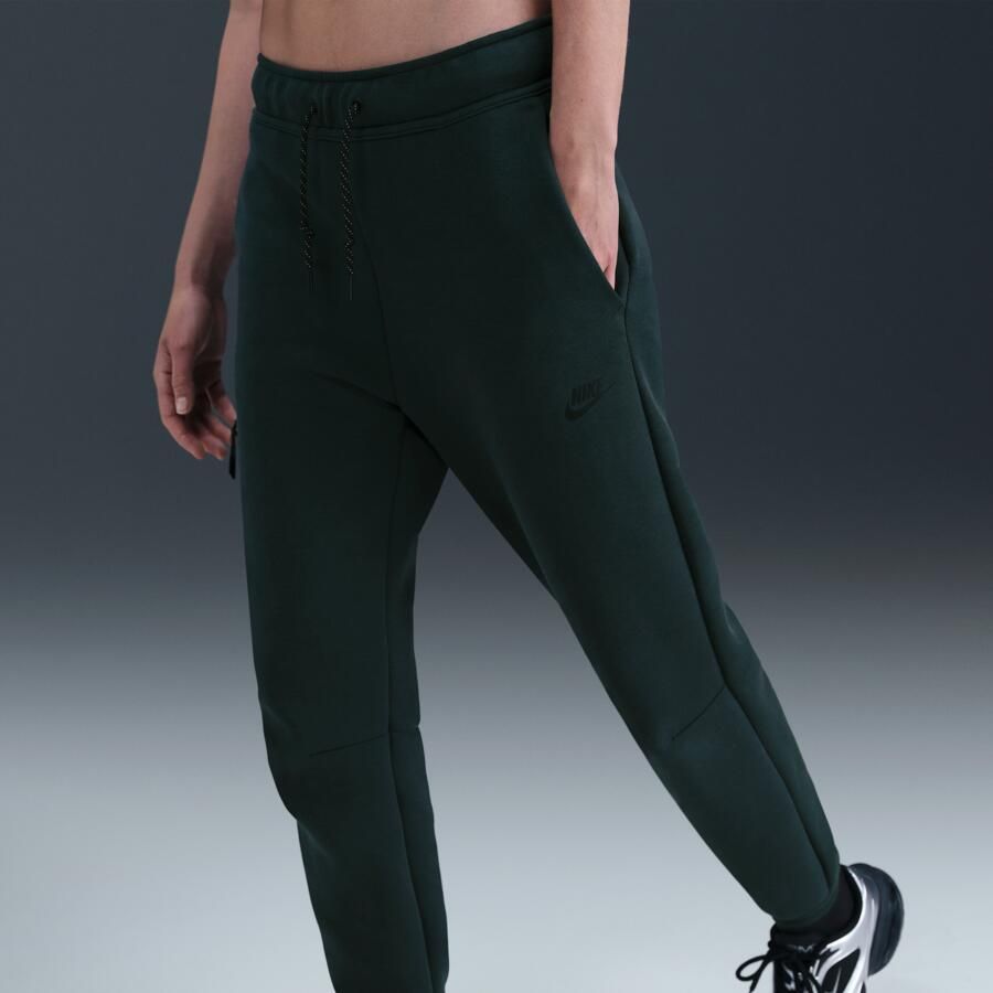 Nike Tech Fleece joggingbroek met halfhoge taille voor dames Groen