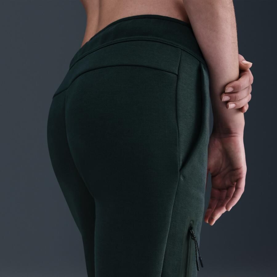 Nike Tech Fleece joggingbroek met halfhoge taille voor dames Groen - Foto 2