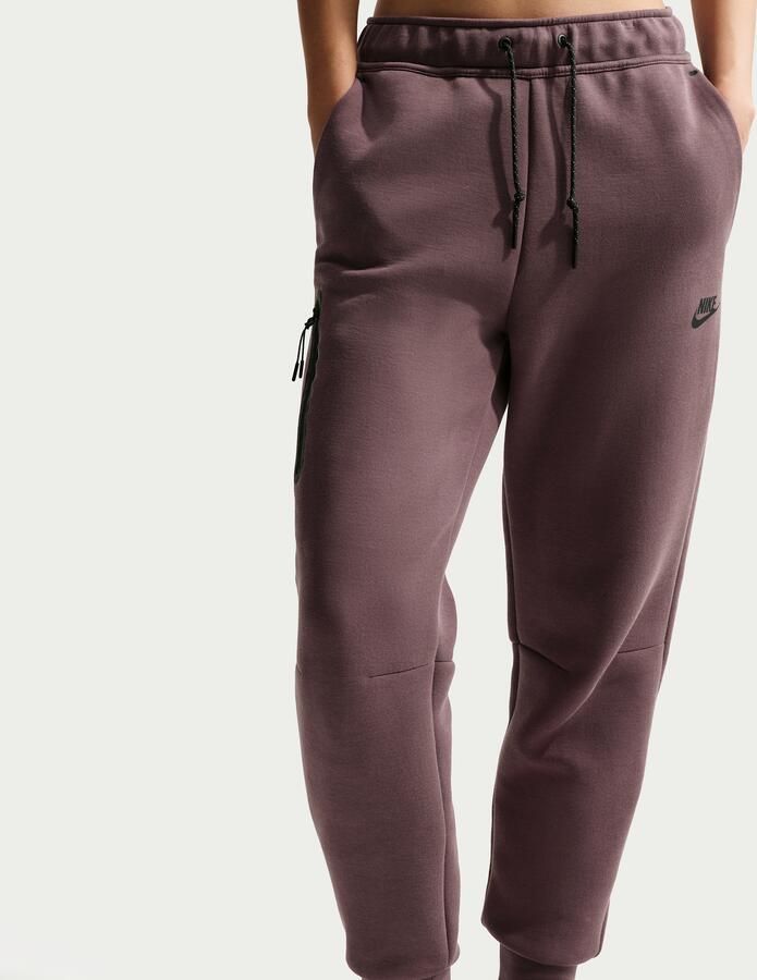 Nike Tech Fleece joggingbroek met halfhoge taille voor dames Paars