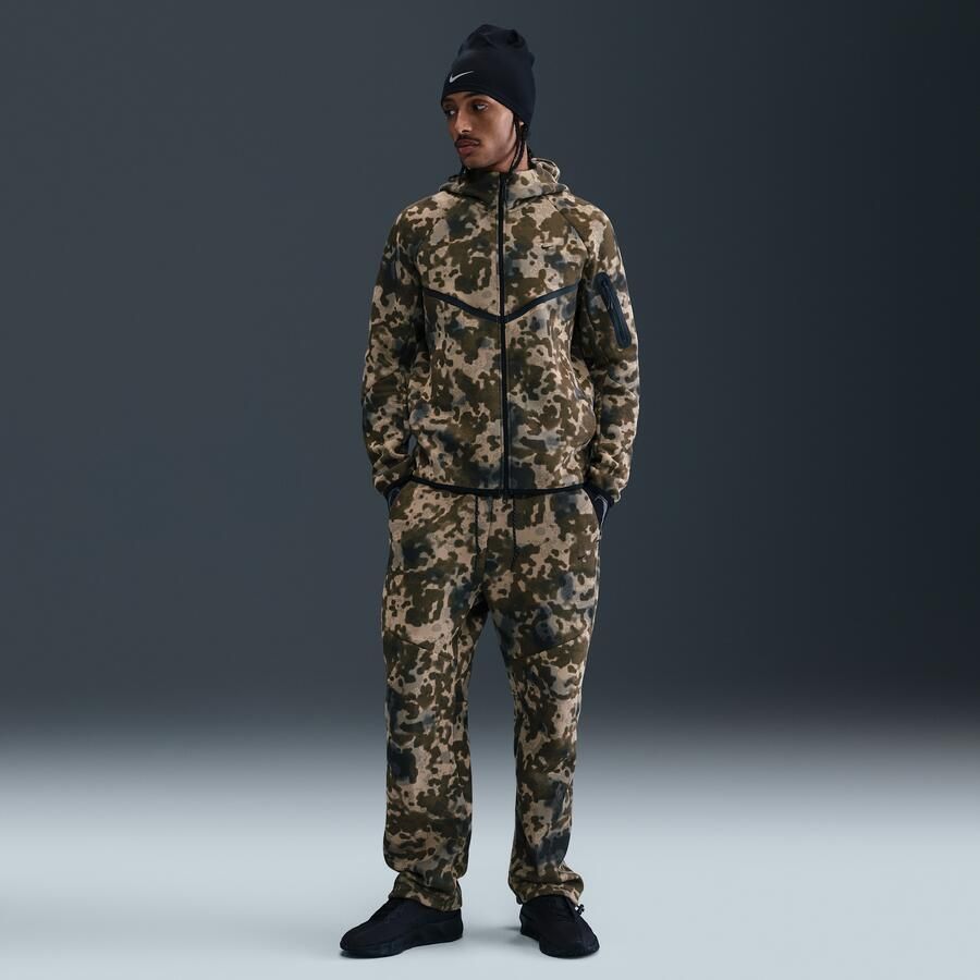Nike Tech fleecebroek met camouflageprint met open zoom voor heren Bruin - Foto 4