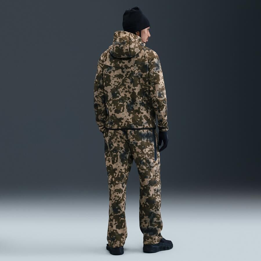 Nike Tech fleecebroek met camouflageprint met open zoom voor heren Bruin - Foto 3