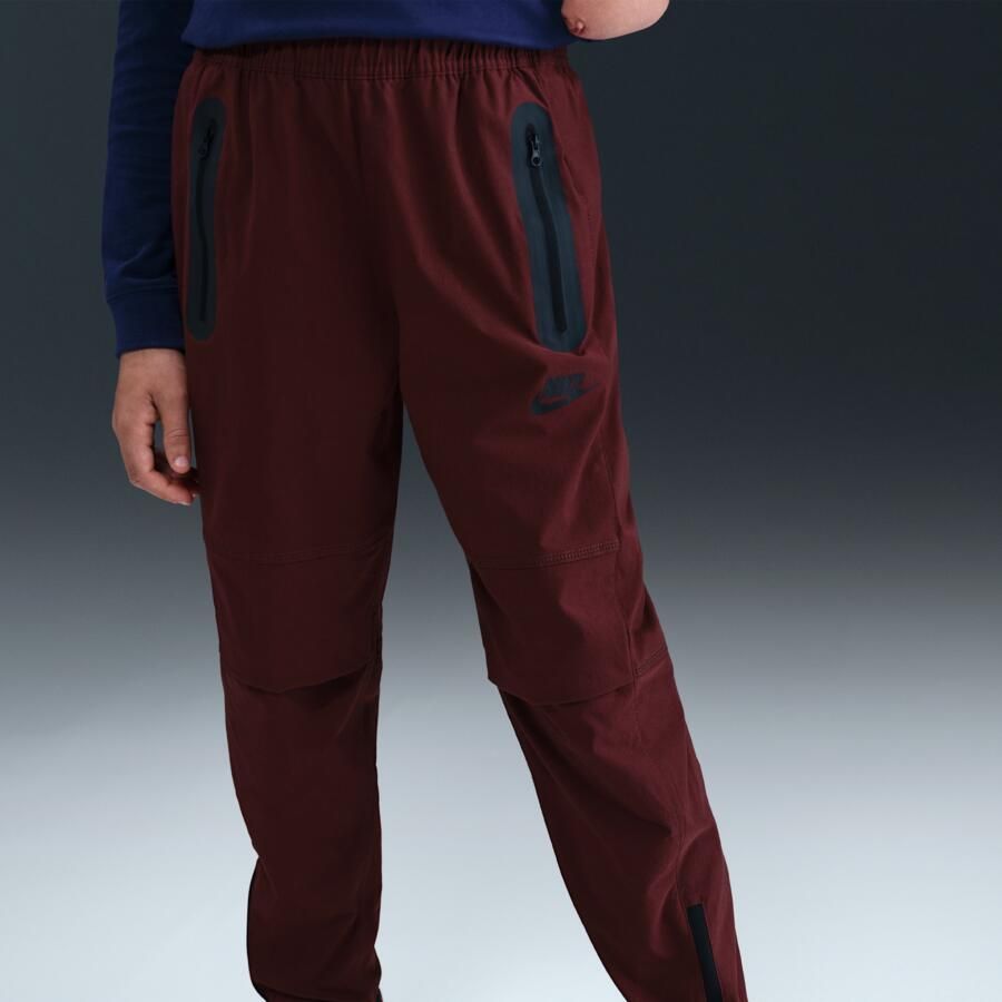 Nike Tech geweven jongensbroek Rood