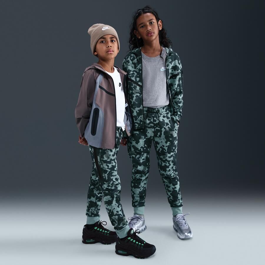 Nike Tech joggingbroek van fleece met camouflageprint voor jongens Groen - Foto 4