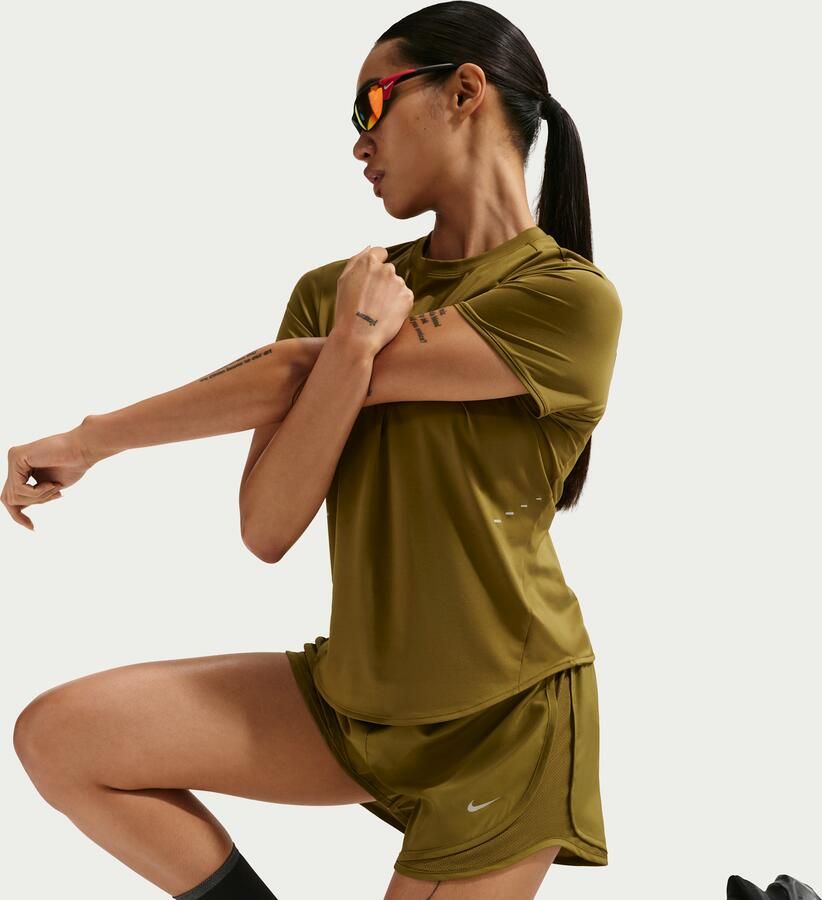 Nike Tempo Dri-FIT hardloopshorts met halfhoge taille en binnenbroekje voor dames Bruin