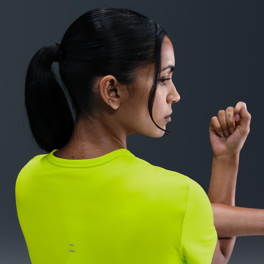 Nike Tempo Dri-FIT hardlooptop met korte mouwen voor dames Groen