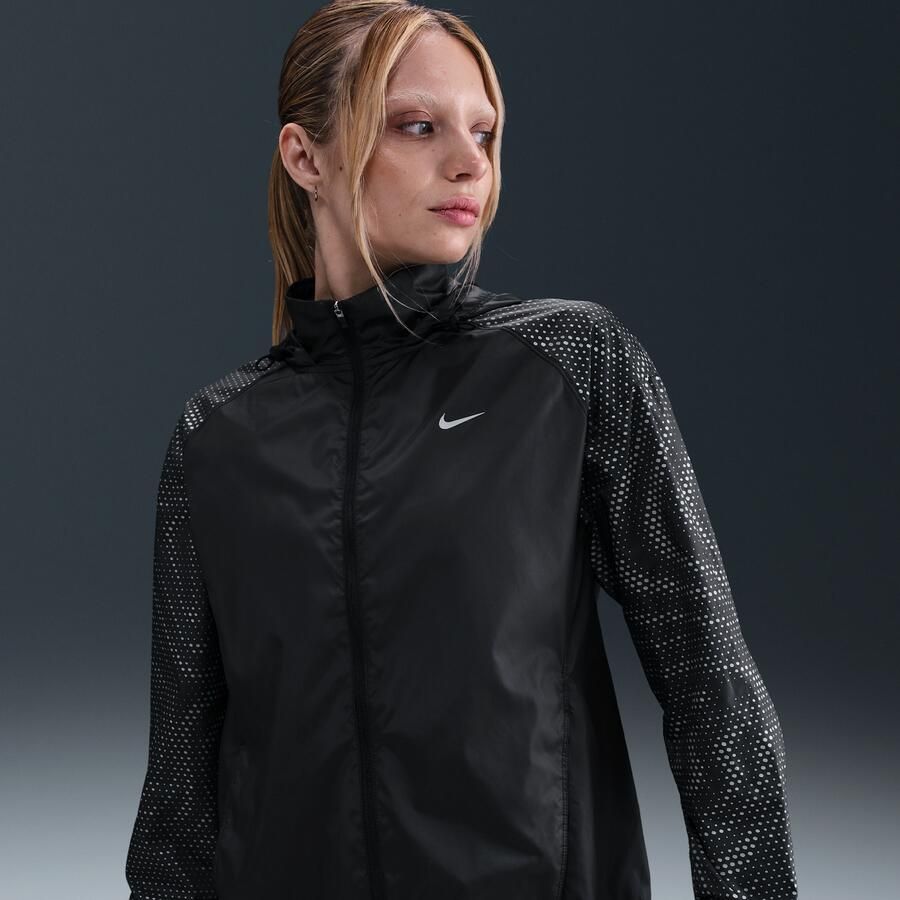 Nike Tempo Flash Repel hardloopjack voor dames Zwart - Foto 4