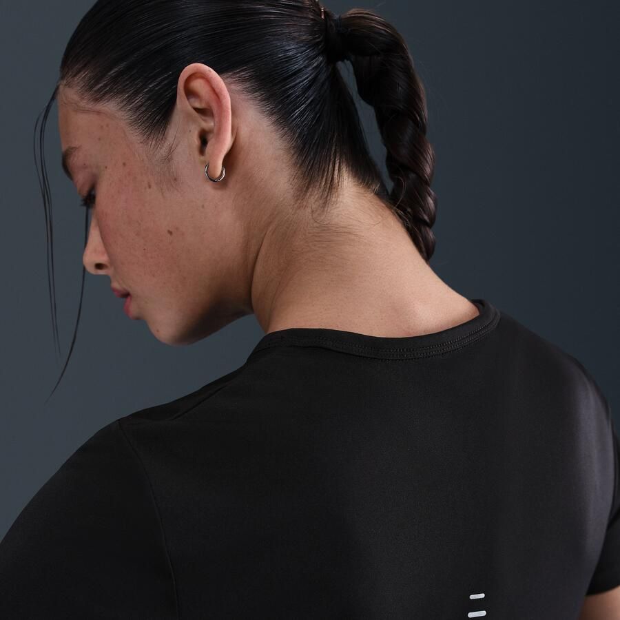 Nike Tempo Swoosh Run Dri-FIT hardlooptop met korte mouwen voor dames Zwart