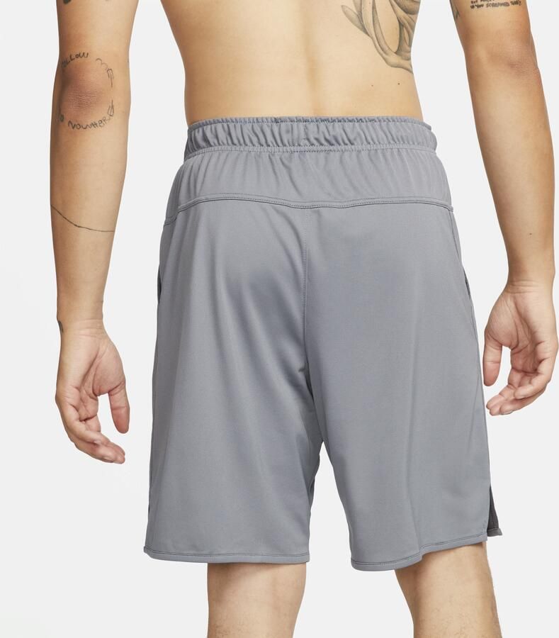 Nike Totality multifunctionele niet-gevoerde herenshorts met Dri-FIT (23 cm) Grijs - Foto 3