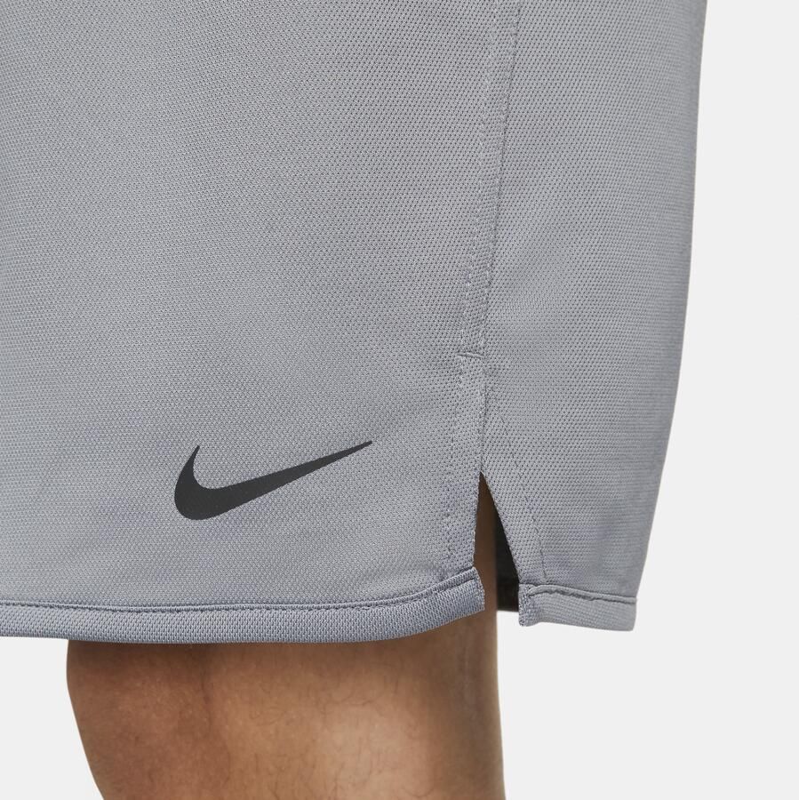 Nike Totality multifunctionele niet-gevoerde herenshorts met Dri-FIT (23 cm) Grijs - Foto 2