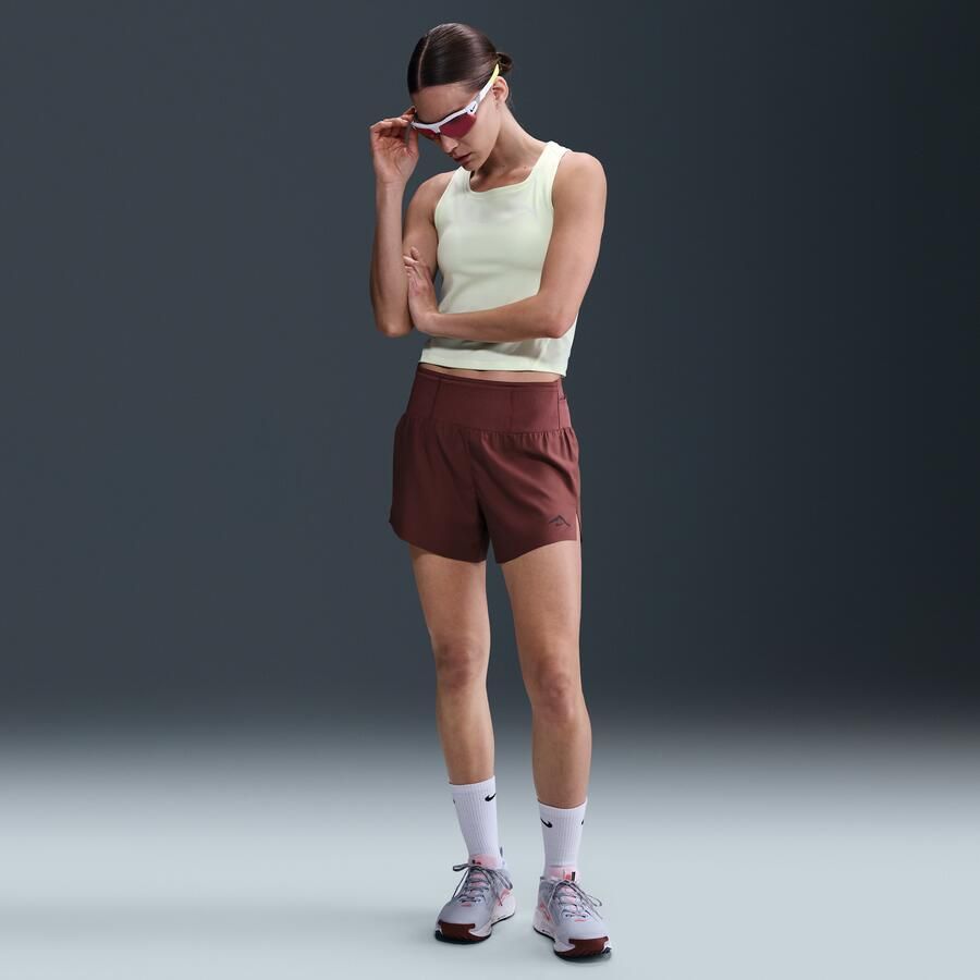 Nike Trail Dri-FIT hardloopshorts met binnenbroekje voor dames Bruin - Foto 4