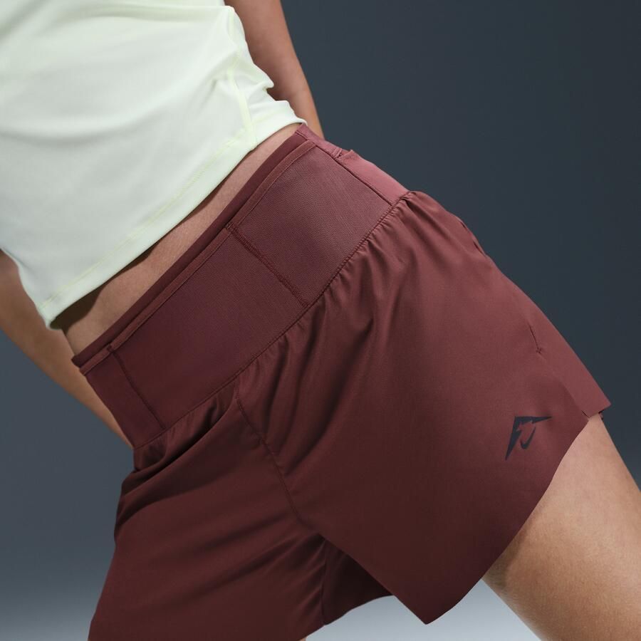Nike Trail Dri-FIT hardloopshorts met binnenbroekje voor dames Bruin