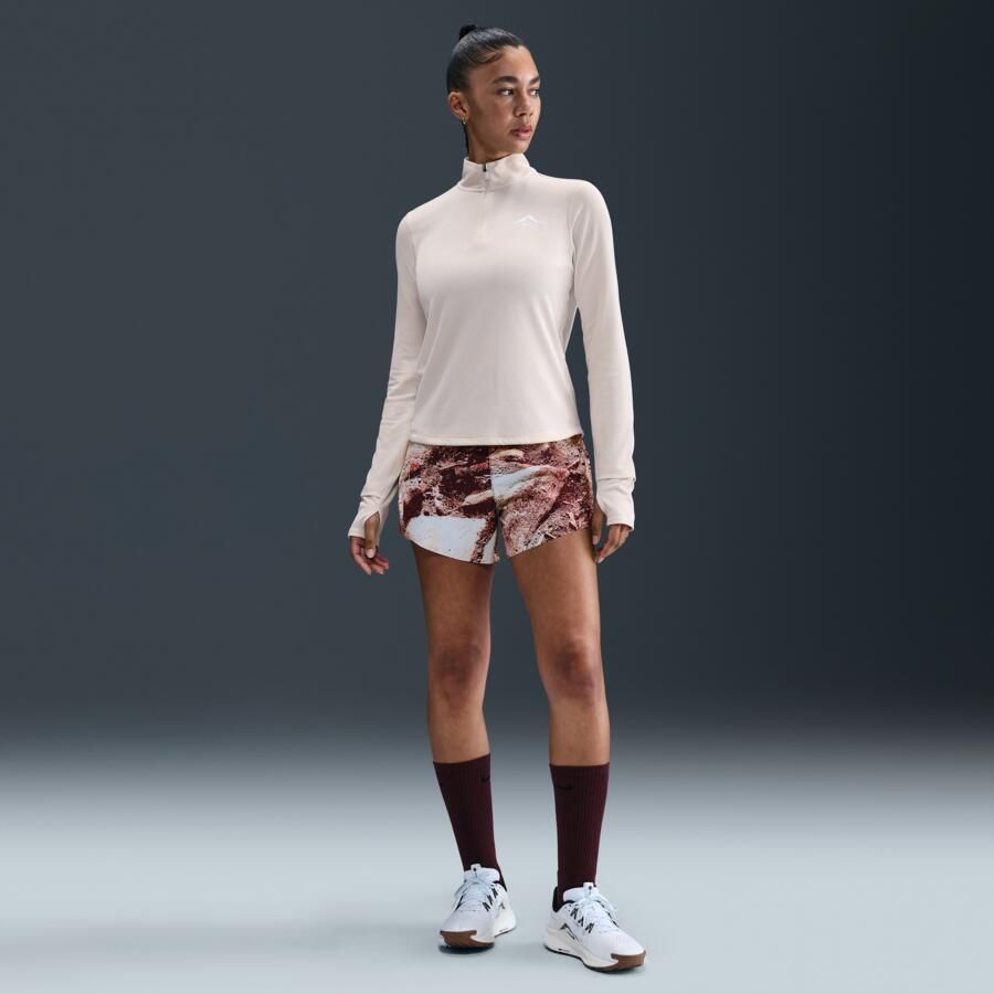 Nike Trail Dri-FIT hardloopshorts met halfhoge taille en binnenbroekje voor dames (10 cm) Rood - Foto 3