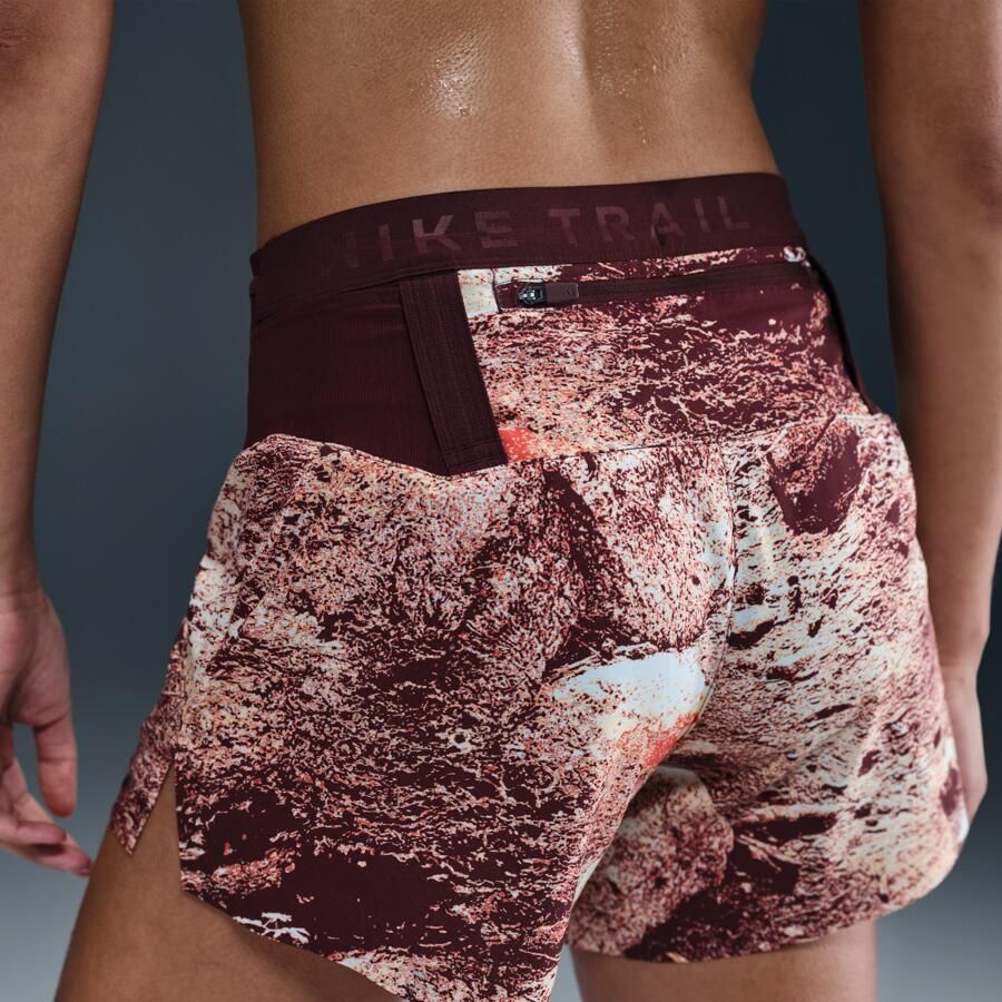 Nike Trail Dri-FIT hardloopshorts met halfhoge taille en binnenbroekje voor dames (10 cm) Rood - Foto 2