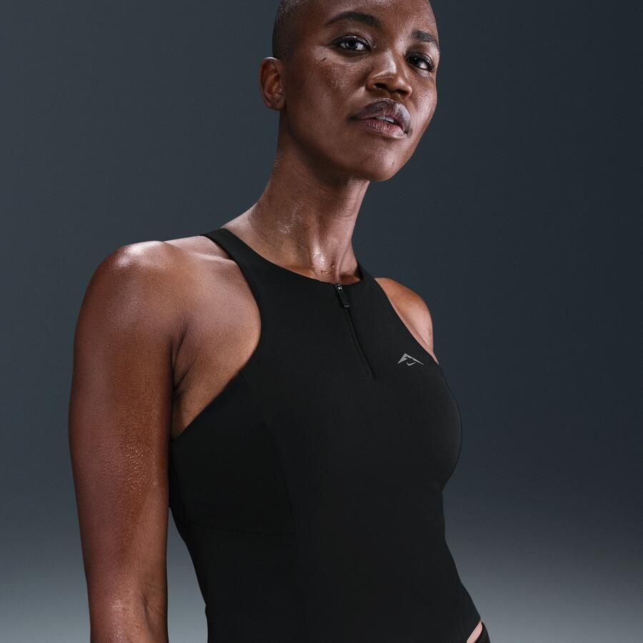 Nike Trail tanktop met padded sport-bh en medium ondersteuning Zwart - Foto 4