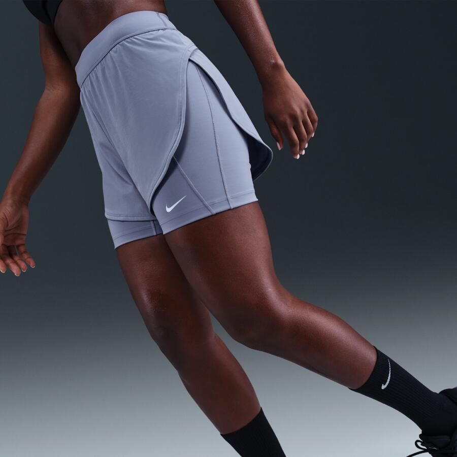 Nike Universa 2-in-1 damesshorts (13 cm) Blauw