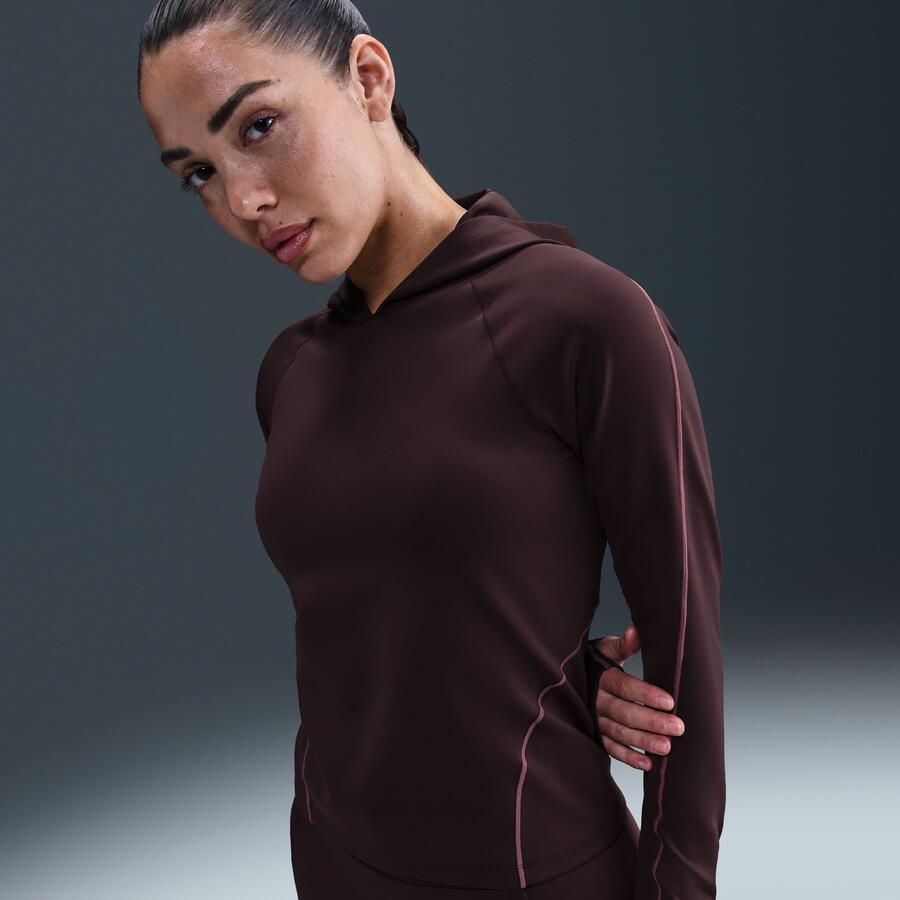Nike Universa aansluitende Dri-FIT damestop met capuchon en lange mouwen Rood - Foto 4