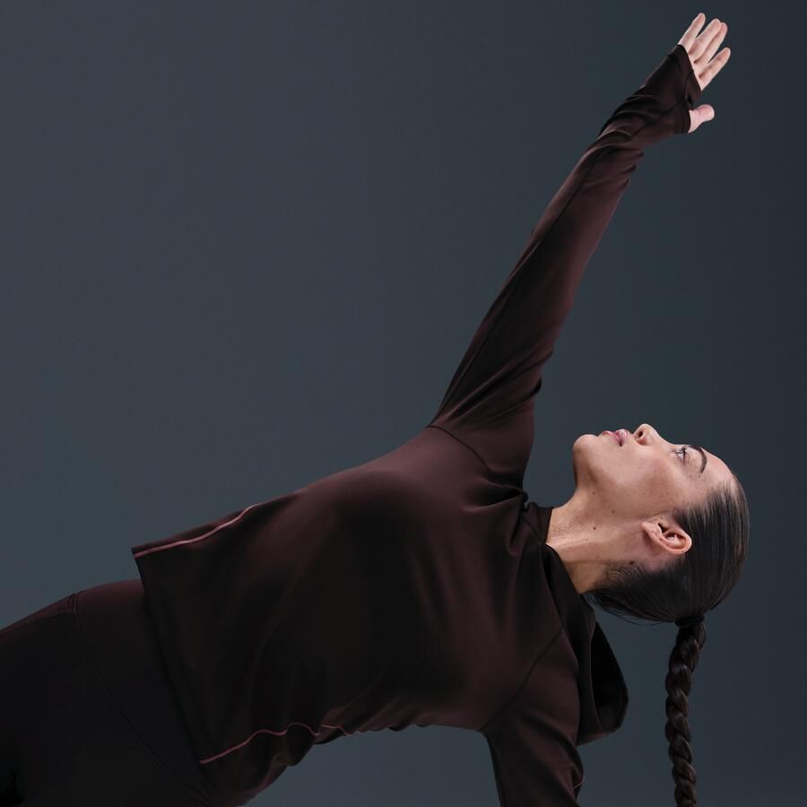 Nike Universa aansluitende Dri-FIT damestop met capuchon en lange mouwen Rood - Foto 2
