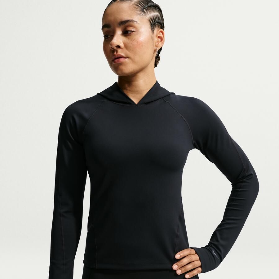Nike Universa aansluitende Dri-FIT damestop met capuchon en lange mouwen Zwart - Foto 4