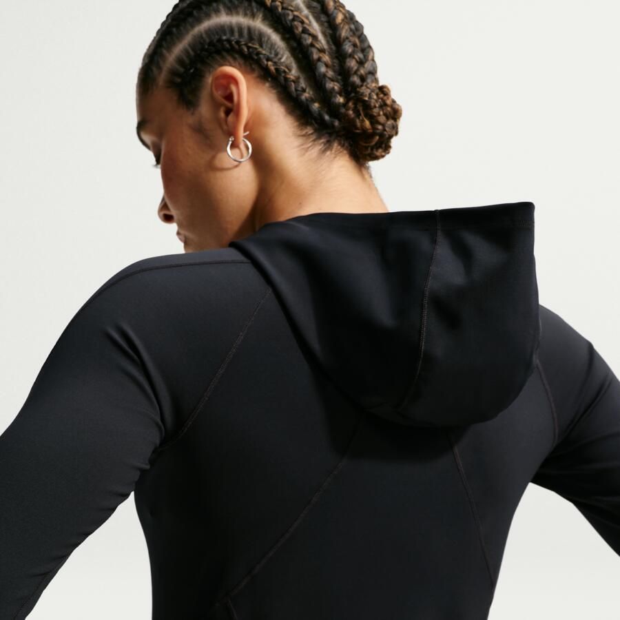 Nike Universa aansluitende Dri-FIT damestop met capuchon en lange mouwen Zwart