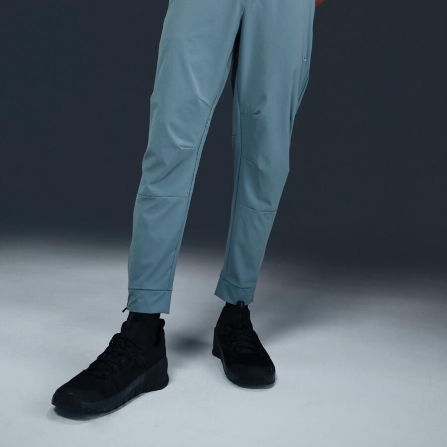 Nike Unlimited Dri-FIT veelzijdige herenbroek met ritsboord Blauw