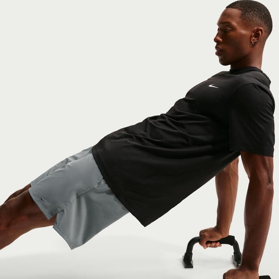 Nike Unlimited multifunctionele niet-gevoerde herenshorts met Dri-FIT (18 cm) Grijs - Foto 2