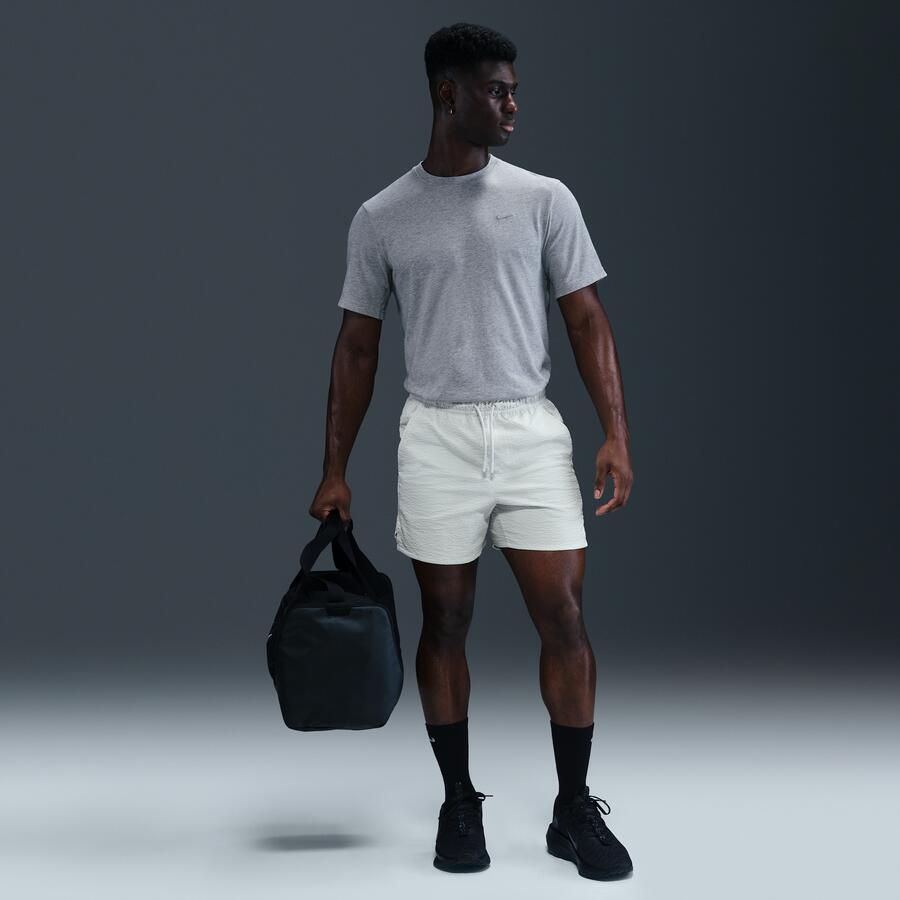 Nike Unlimited multifunctionele niet-gevoerde herenshorts van seersucker met Dri-FIT (13 cm) Grijs - Foto 4
