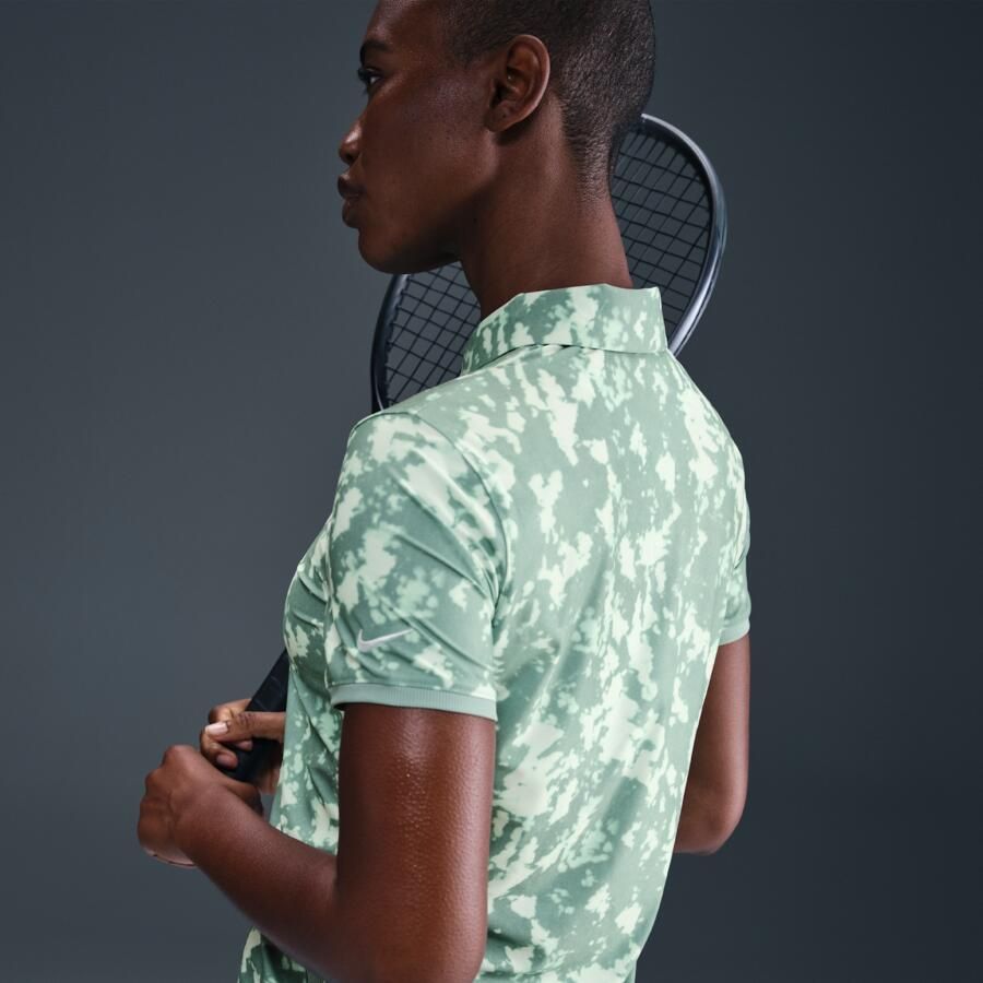 Nike Victory Dri-FIT golfpolo met korte mouwen en print voor dames Groen