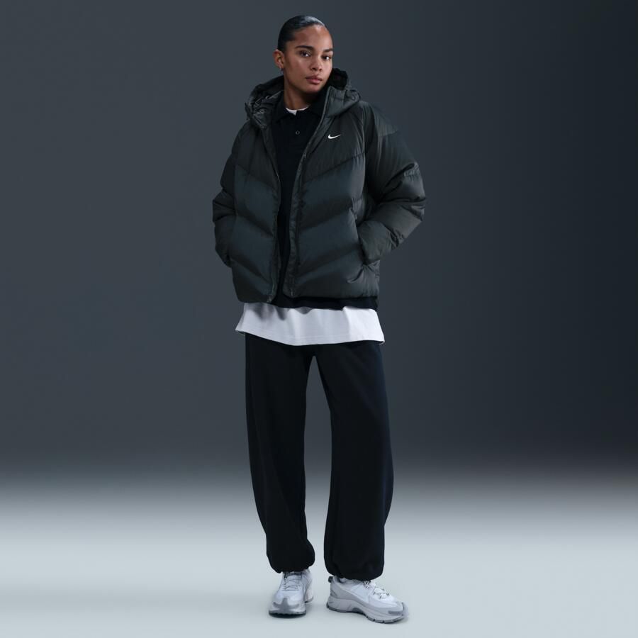Nike Windpuffer Storm-FIT gewatteerd jack met ruimvallende pasvorm en capuchon voor dames Groen - Foto 3