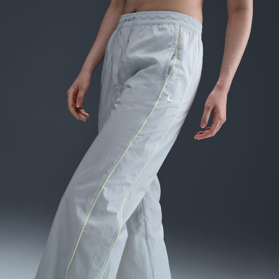 Nike Windrunner geweven damesbroek met hoge taille en open zomen Grijs