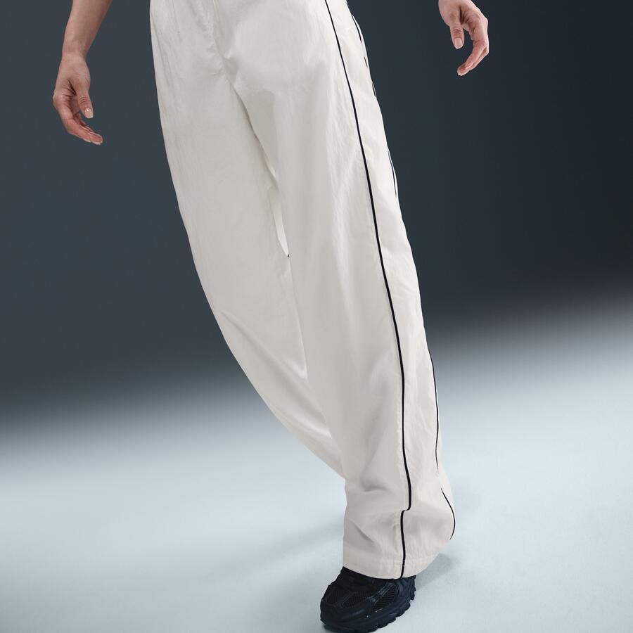 Nike Windrunner geweven damesbroek met hoge taille en open zomen Wit