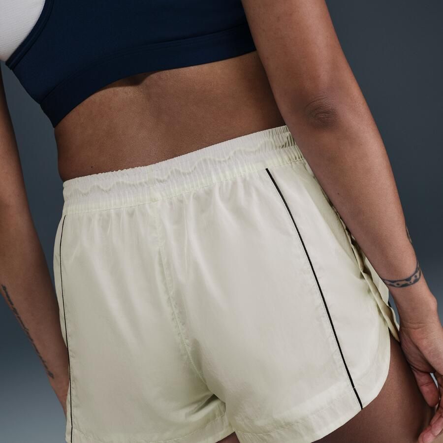 Nike Windrunner geweven damesshorts met halfhoge taille (5 cm) Wit - Foto 2