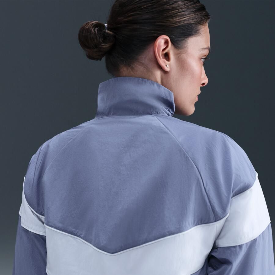 Nike Windrunner ruimvallend geweven damesjack met uv-bescherming en rits over de hele lengte Blauw